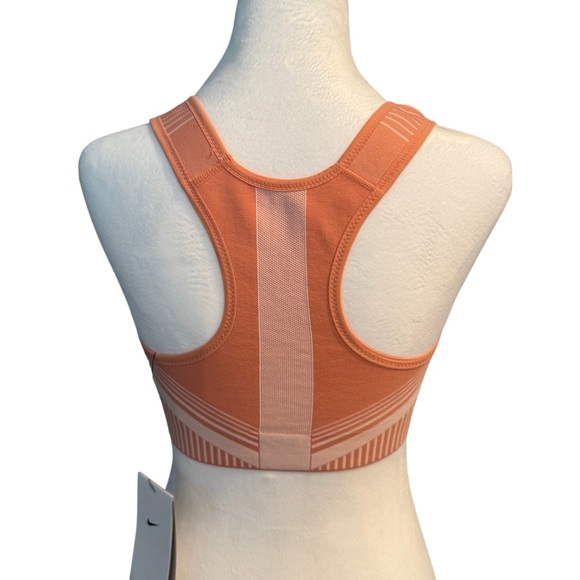 Nike woman’s racer back sports bra - Picture 3 of 7